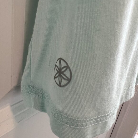 NWOT!!   GAIAM Yoga Graphic Racerback Loose Tank, Light Aqua, Size XL, Very Soft - Picture 5 of 7